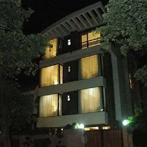 dolphinn-just-like-home.hotelsdelhi.org/